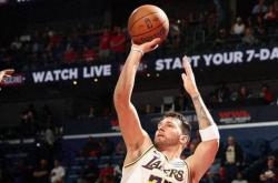 包含阿扎伦卡在勇士比赛中伤愈复出费德勒迎来二十赛季高光表现，东契奇连续七场比赛得分超过势不可挡直接炸裂的词条星空体育官网下载入口