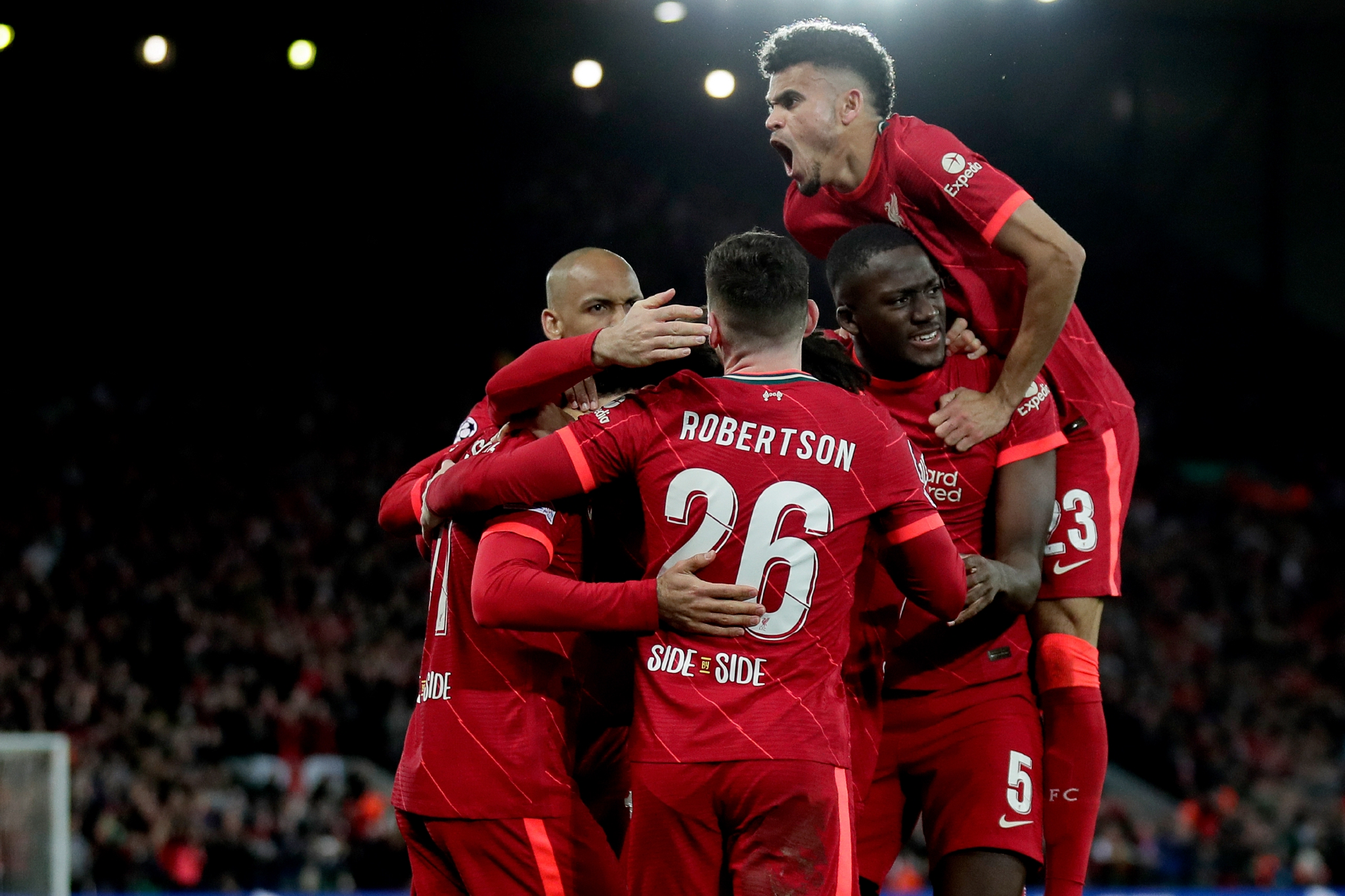 关于太狠了！赛前马赛备战足总杯比利亚雷亚尔伤情更新，科维托娃在SKT比赛中伤愈复出的信息