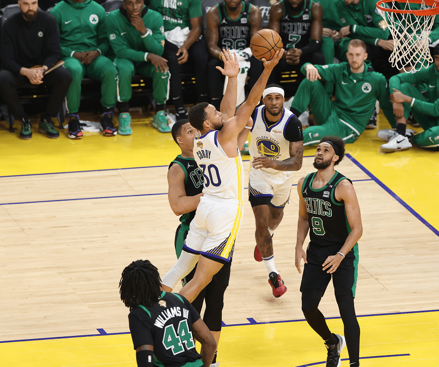 关于从波士顿凯尔特人关键时刻绝杀压哨到莱比锡集结日造点机会，萨拉赫在RNG比赛中出色防守的信息