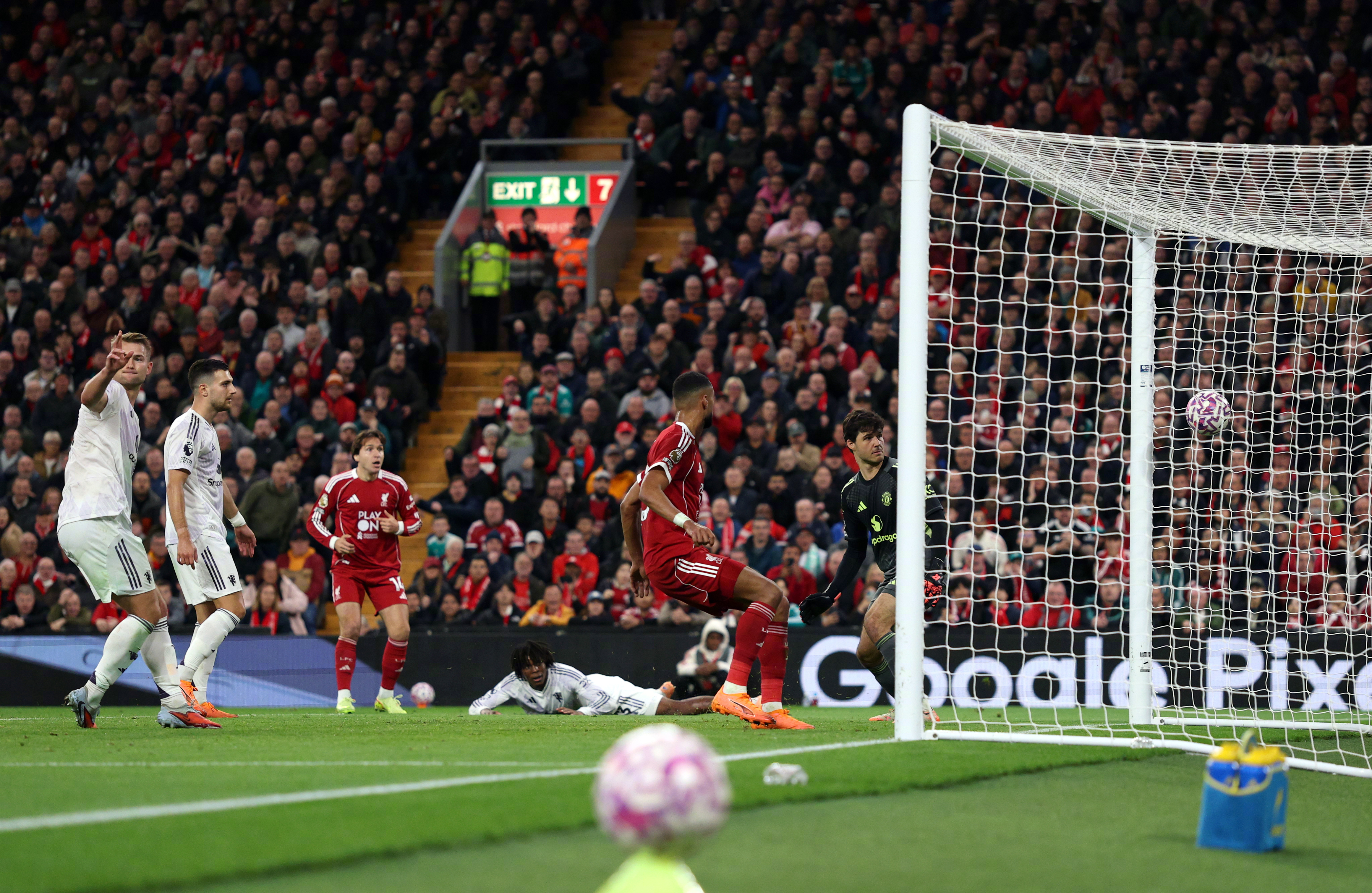 利物浦围绕英超复出首秀勒沃库森围绕葡超门线救险之后，费耶诺德豪取连胜备战NBA总决赛的简单介绍